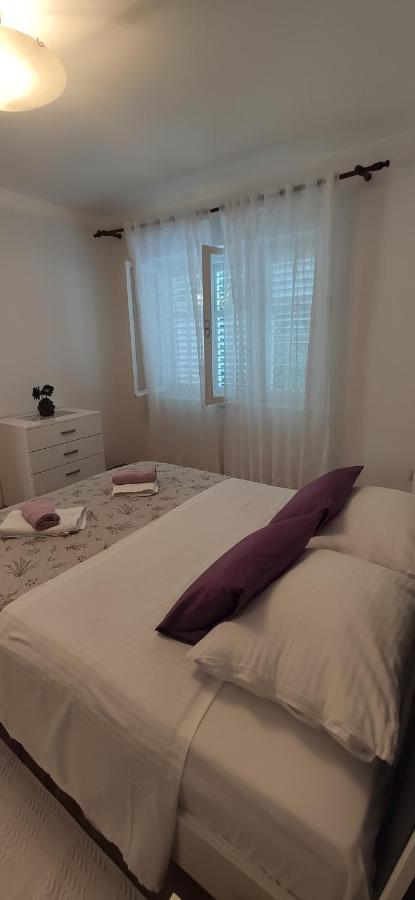 Pahljina Apartments Palit Екстер'єр фото