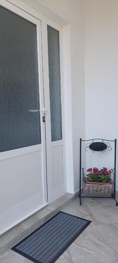 Pahljina Apartments Palit Екстер'єр фото