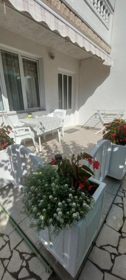 Pahljina Apartments Palit Екстер'єр фото